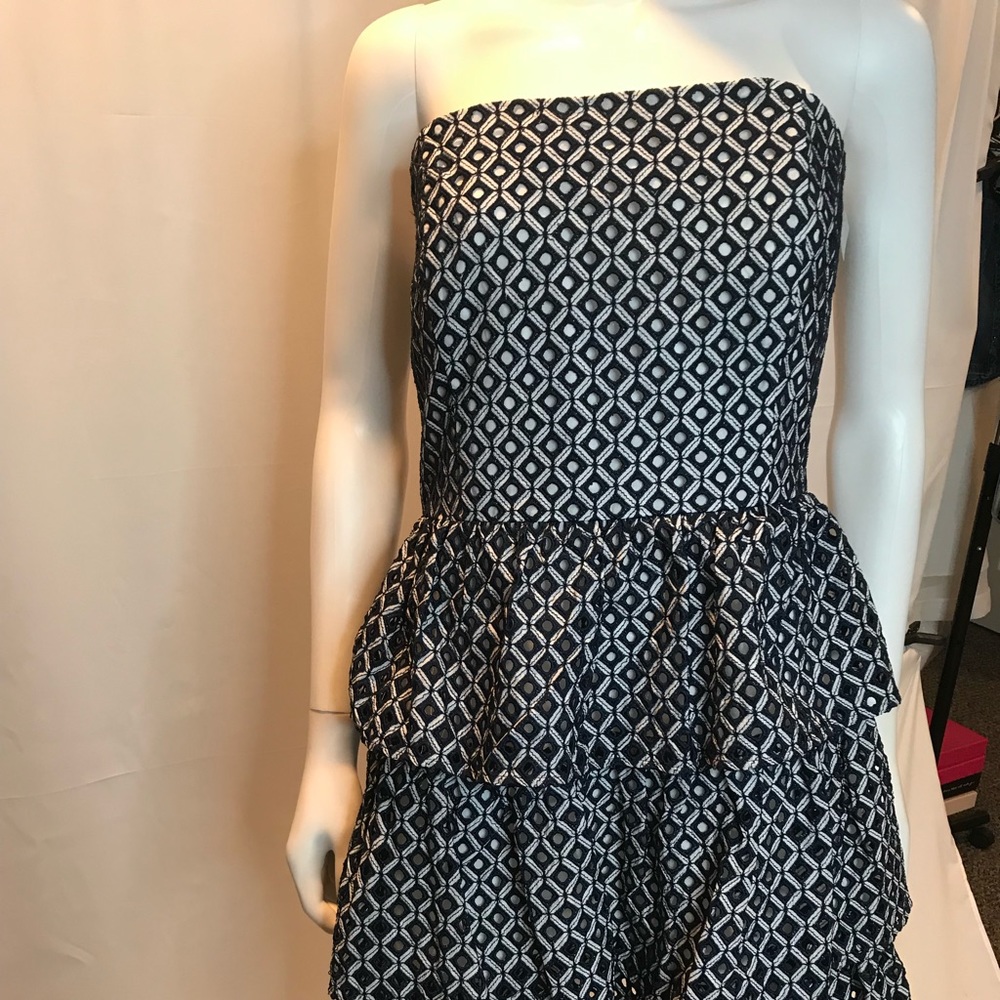 WHITE HOUSE BLACK MARKET STRAPLESS DRESS